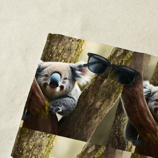 Schönes australisches Koala in Tree, Strandhandtuc Strandtuch (Beispiel)