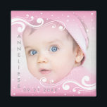 Schönes Baby Girl Foto mit Name und Datum Magnet<br><div class="desc">Schönes Baby Girl Foto mit Name und Datum. Fügen Sie Ihr Foto hinzu. ✔ Hinweis: Nicht alle Vorlagenbereiche müssen geändert werden. 📌 Wenn Sie weitere Anpassungen benötigen, klicken Sie bitte auf den Button "Weitere Anpassungen vornehmen" oder "Design anpassen oder bearbeiten" und verwenden Sie unser Designwerkzeug, um die Größe, den Rotation,...</div>