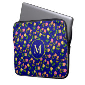 Schönes blaues Rosenmuster Monogramm Laptopschutzhülle (Vorderseite Links)