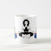 Schönes blondes Mädchen Yoga-Pose Lotus Süß Kaffeetasse (Mittel)