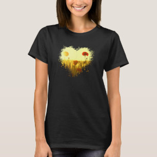 Schönes Blumenfeld blüht im Sommer in hell  T-Shirt