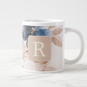 Schönes Blumenmonogramm-Vorlage Personalisiert Jumbo-Tasse (Rechts)