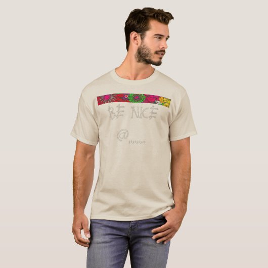 Schönes Blumenmuster-Design T-Shirt (Vorne ganz)