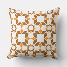 schönes braunes Blumenkissen