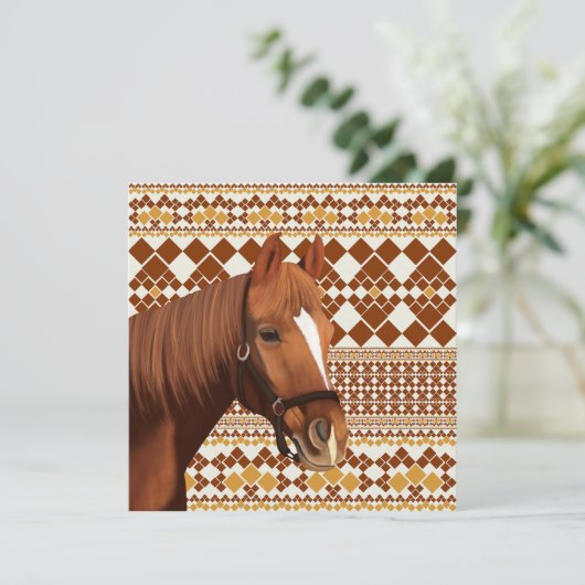 Schönes, braunes Pferd über das geometrische Muste (Stehend Vorderseite)