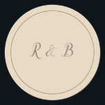 Schönes Brown Runder Aufkleber<br><div class="desc">Ein schöner brauner klassischer Rundaufkleber,  mit dem Sie Ihre Initialen in die Vorlage einfügen können. Mit braunem Hintergrund und braunem Schriftart und Rand,  personalisieren Sie Ihre noch heute!</div>