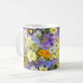 Schönes buntes Bett von Blume Kaffeetasse (Vorderseite Links)