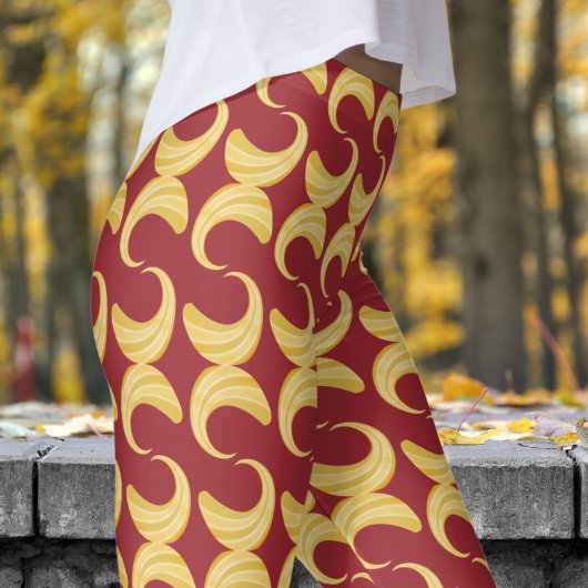 Schönes Carmine Red and Gold Curves Muster Leggings