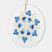Schönes Design aus blauem und weißem Schneeflocken Keramik Ornament (Links)