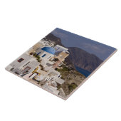 Schönes Dorf Oia mit weißen Gebäude Fliese (Seite)