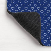 Schönes dunkles Blau mit kleinen weißen Herzen Mousepad (Ecke)