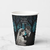 Schönes Ehepaar auf einem blauen Baum des Lebens Pappbecher (Vorderseite)