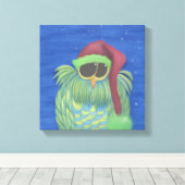 Schönes Ei mit Weihnachtsmannmütze Leinwanddruck (Insitu (Holzboden))