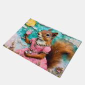 Schönes Eichhörnchen in rosa Kleid Fußmatte (Schrägansicht)