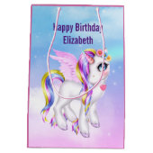 Schönes Einhorn mit Rainbow Mane Birthday Mittlere Geschenktüte (Rückseite)