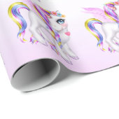 Schönes Einhorn mit Regenbogenmane und Schwanz Geschenkpapier (Rolleneckpunkt)