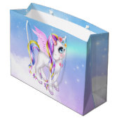 Schönes Einhorn mit Regenbogenmane und Schwanz Große Geschenktüte (Rückseite Schrägansicht)