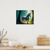 Schönes Einhorn stehend im Wald. Poster (Küche)