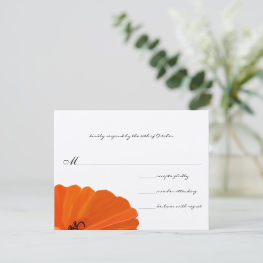 Schönes elegantes Coral Poppy Wedding RSVP Einladung (Stehend Vorderseite)