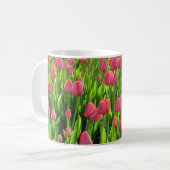 Schönes Feld mit rosa Tulpen Kaffeetasse (Vorderseite Links)