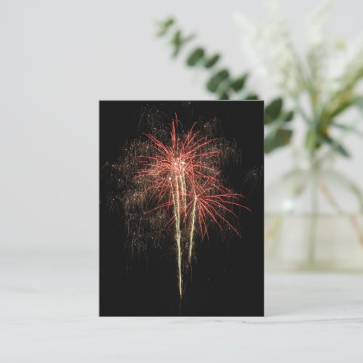 Schönes Feuerwerk auf schwarzem Himmelshintergrund Postkarte (Stehend Vorderseite)