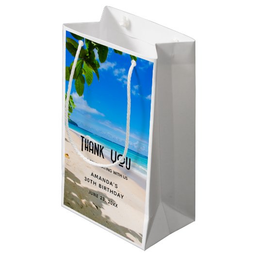 Schönes Foto an einem sonnigen tropischen Strand Kleine Geschenktüte (Vorderseite Schrägansicht)
