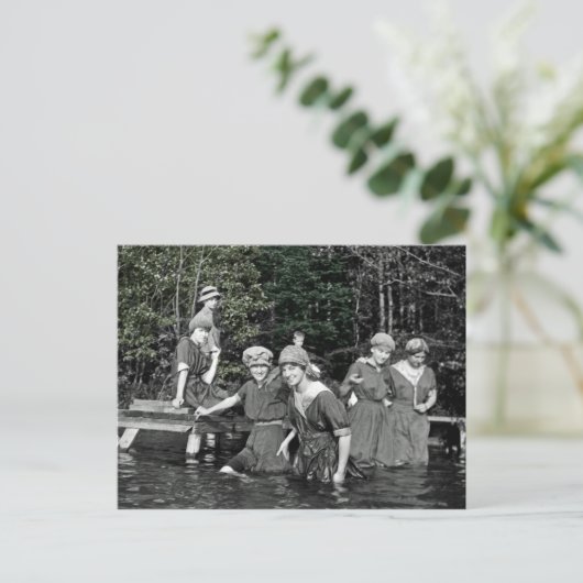 Schönes Frauenkolorsplash 1916 Schwimmen im See Postkarte (Stehend Vorderseite)