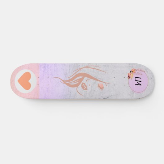 Schönes Girl Mit Monogramm Skateboard (Horizontal)