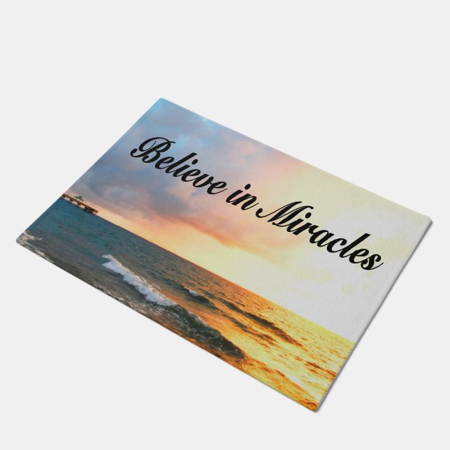 SCHÖNES GLAUBEN IN MIRACLES SUNRISE DESIGN FUßMATTE (Schrägansicht)