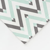 Schönes, grau-weißes Zickzack Muster Fleecedecke (Ecke)