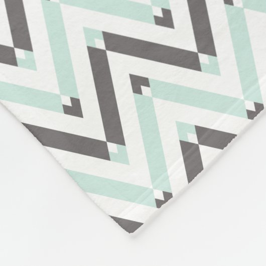 Schönes, grau-weißes Zickzack Muster Fleecedecke (Ecke)