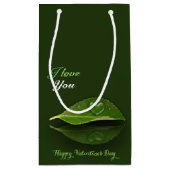 Schönes, herzförmiges Wassertropfen auf der linken Kleine Geschenktüte (Rückseite)