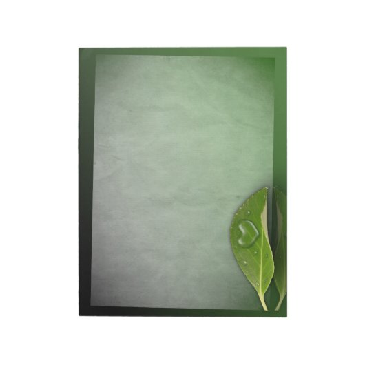 Schönes, herzförmiges Wassertropfen auf der linken Notizblock (Rotiert)