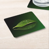 Schönes, herzförmiges Wassertropfen auf der linken Rechteckiger Pappuntersetzer (angewinkelt)