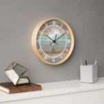 Schönes Holzdesign mit Palmen Uhr<br><div class="desc">🥇 NUR HIER AUF ZAZZLE! Wall Clock. Fügen Sie Ihrem Zuhause Stil mit diesen Nautical Stripes aus Beach Wood und der Palm Tree Design Uhr hinzu. Diese Uhr kann personalisiert sein. Es ist ein wunderbares Geschenk für die Hauswärmung, eine Hochzeit oder ein Jubiläumsgeschenk. ✔ Hinweis: Nicht alle Vorlagenbereiche müssen geändert...</div>