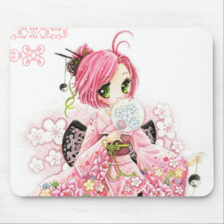 Schönes japanisches Mädchen im Kimono Mousepad