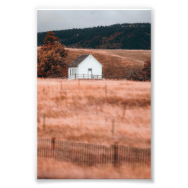 Schönes kleines weißes Gebäude auf der goldenen Wi Fotodruck