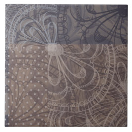 Schönes künstlerisch-braunes Muster der blühenden Fliese