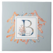 Schönes Küstenwinterhimmel blaue Korallenmonogramm Fliese (Vorderseite)