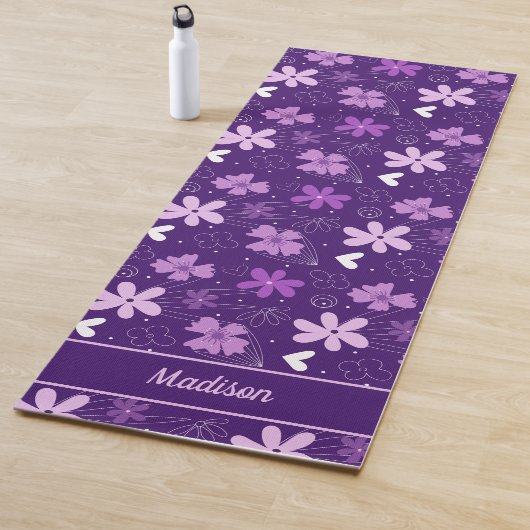 Schönes Lila Floral Daisy Blume Monogramm Yogamatte (Beispiel)