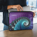 Schönes Lila türkisfarbenes Fraktal Laptopschutzhülle<br><div class="desc">Dieses schöne personalisierte Notebook-Gehäuse mit abstraktem Fraktal Design in lila und türkisfarbenen Tönen. Gutes Geschenk für Fraktal-Liebhaber,  Mathematiker oder Lehrer.</div>