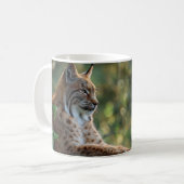 Schönes Luchs auf einem Felsen Kaffeetasse (Vorderseite Links)