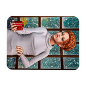 Schönes Mädchen, das ein Weihnachtsgeschenk hält Magnet (Horizontal)
