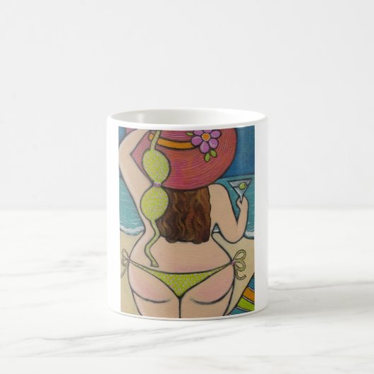 Schönes Mädchen im Bikini Kaffeetasse (Mittel)