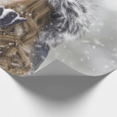 Schönes Mädchen im Winter mit Schnee Geschenkpapier (Ecke)