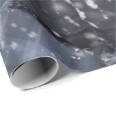 Schönes Mädchen im Winter mit Schnee Geschenkpapier (Rolleneckpunkt)