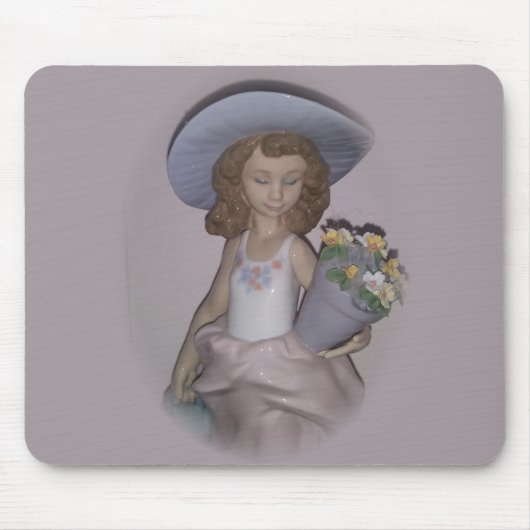 Schönes Mädchen mit Blume Lladro Mousepad (Vorne)