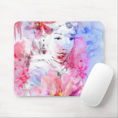 Schönes Mädchen mit einem Blumenstrauß der Blumen Mousepad (Mit Mouse)