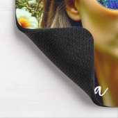 Schönes Mädchen mit Sonnenbrille Reflektion Blume Mousepad (Ecke)