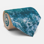 Schönes Meer mit kristallklarem Wasser Krawatte (Gerollt)